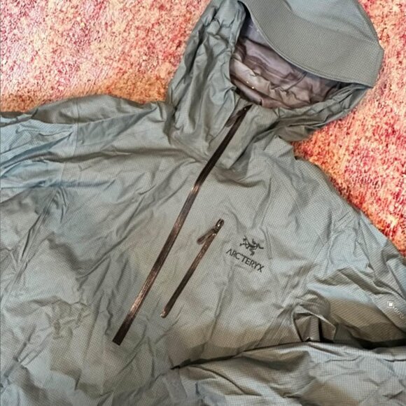Arc’teryx Alpha SL GORETEX Anorak - Picture 2 of 4